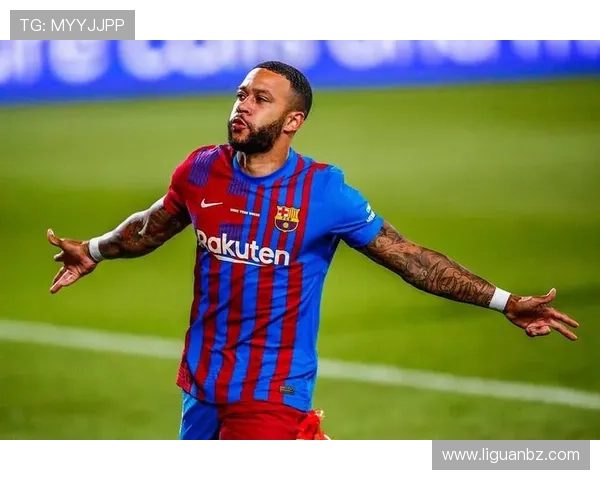 女网红曝德佩隐秘关系称怀孕德佩得知后选择失踪引发热议